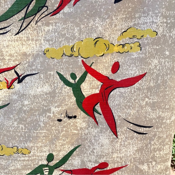 PLS READ Vintage Cloud Chasers Barkcloth Fabric Red Green Yellow Gray Bark Cloth - Picture 2 of 7